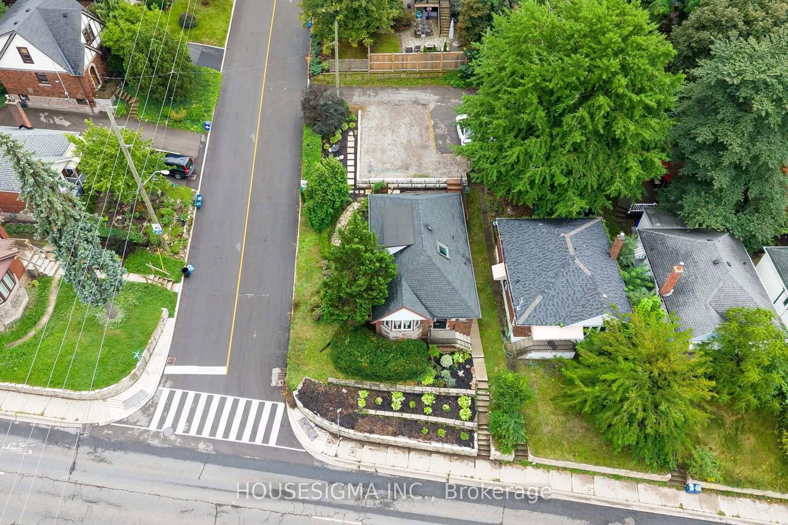 22 Arkledun Avenue • Hamilton, ON photo 4