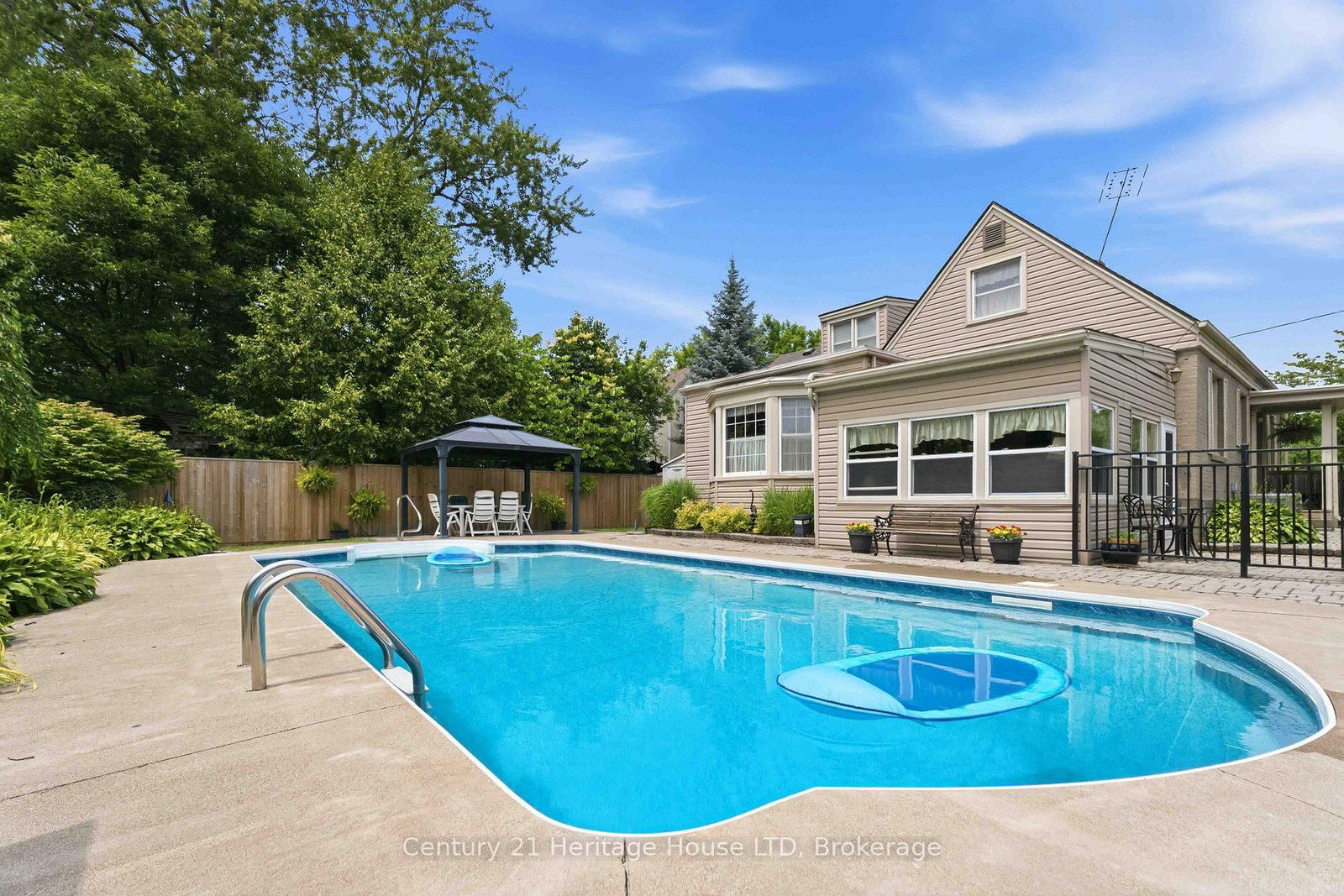 25 GLENVIEW Avenue • Welland, ON photo 3