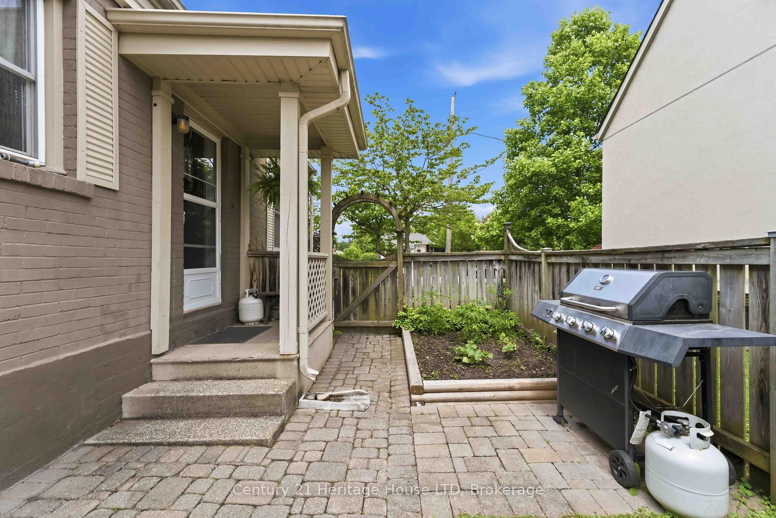 25 GLENVIEW Avenue • Welland, ON photo 35