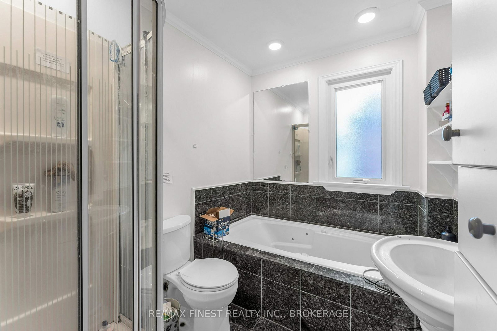 236 COLLINGWOOD Street • Kingston, ON photo 11