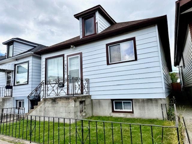 617 McTavish Street