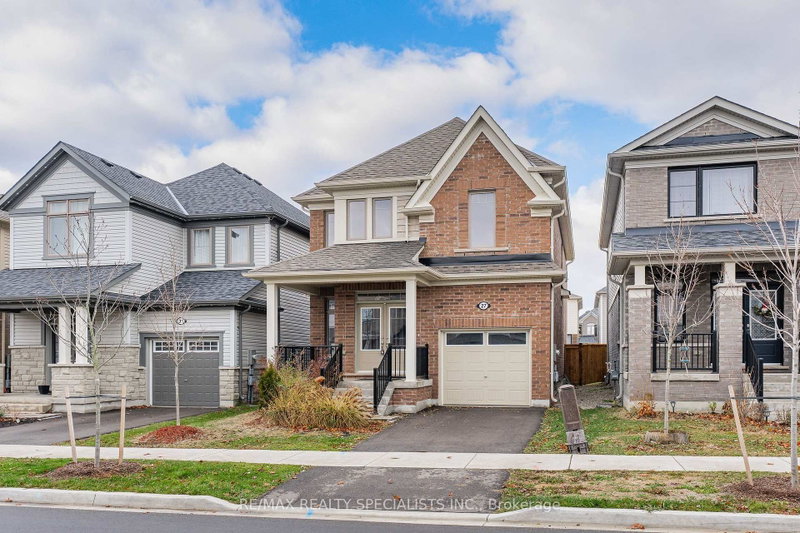 27 Harpin Way W