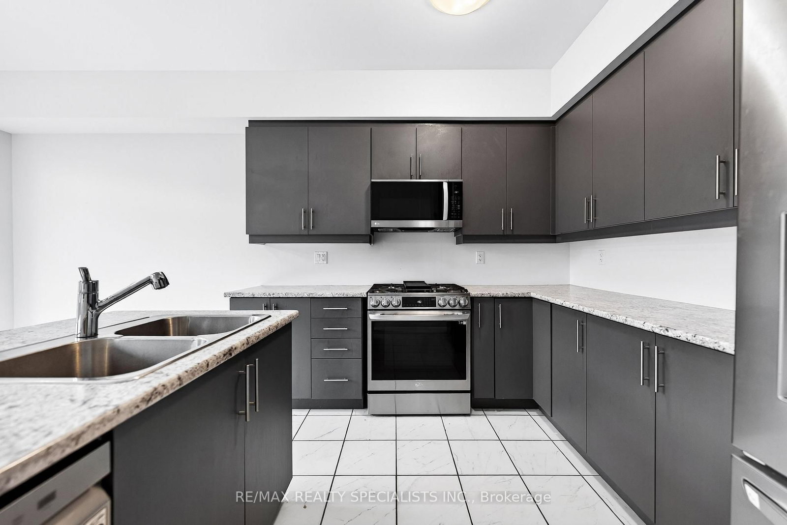 27 Harpin Way W • Centre Wellington, ON photo 21