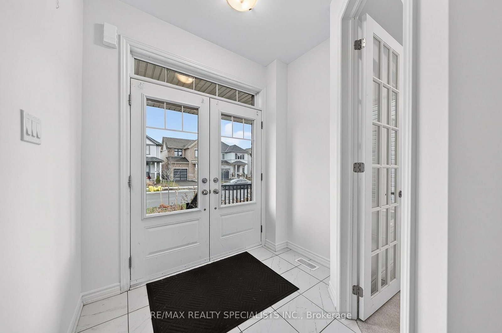 27 Harpin Way W • Centre Wellington, ON photo 5