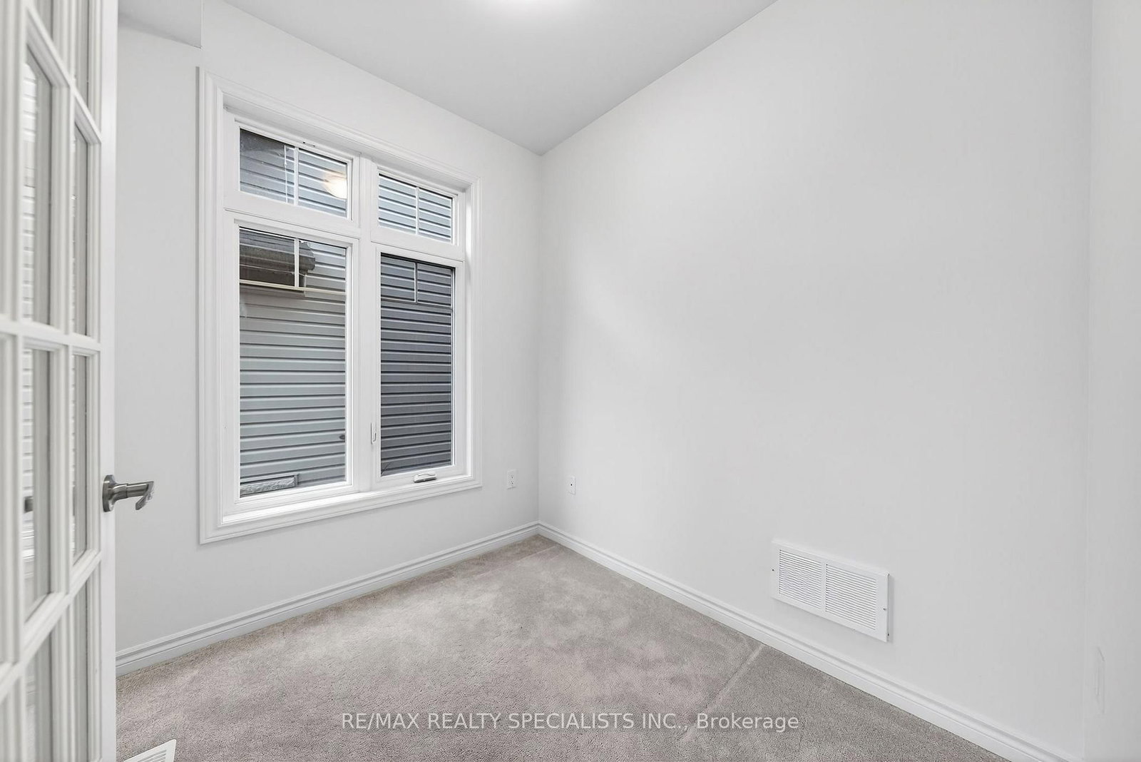 27 Harpin Way W • Centre Wellington, ON photo 6