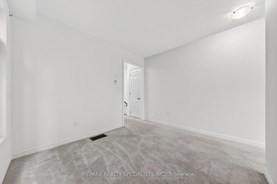 27 Harpin Way W • Centre Wellington, ON photo 9