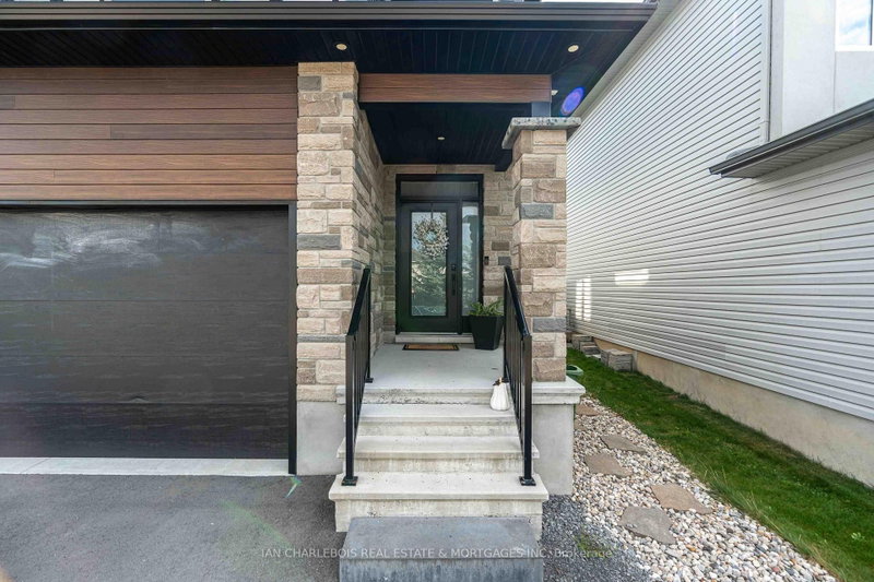 A - 846 Rockson Crescent