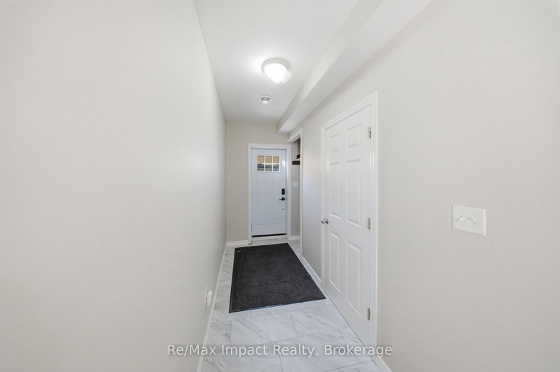 7 University Avenue E