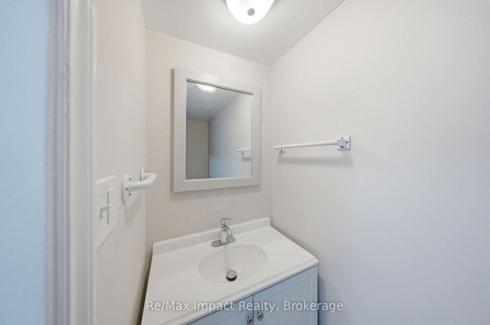 7 University Avenue E • Cobourg, ON photo 4