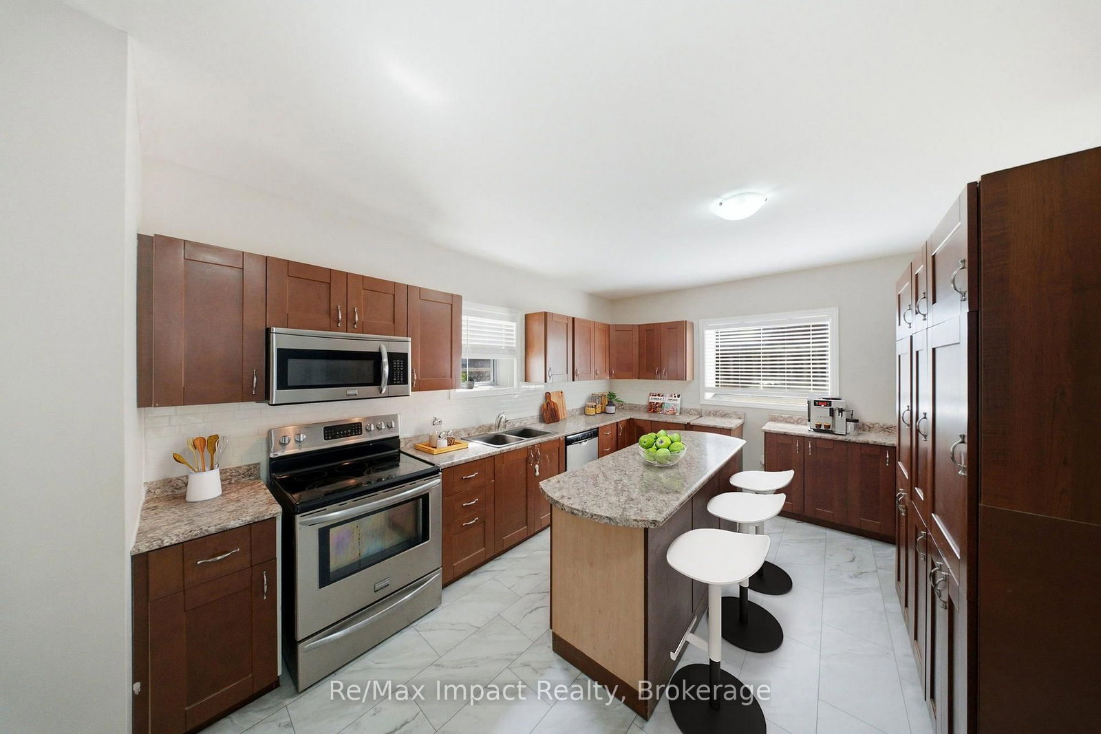 7 University Avenue E • Cobourg, ON photo 5
