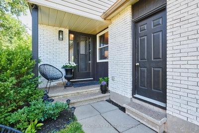 209 SHERWAY Drive • Barrhaven, ON photo 3