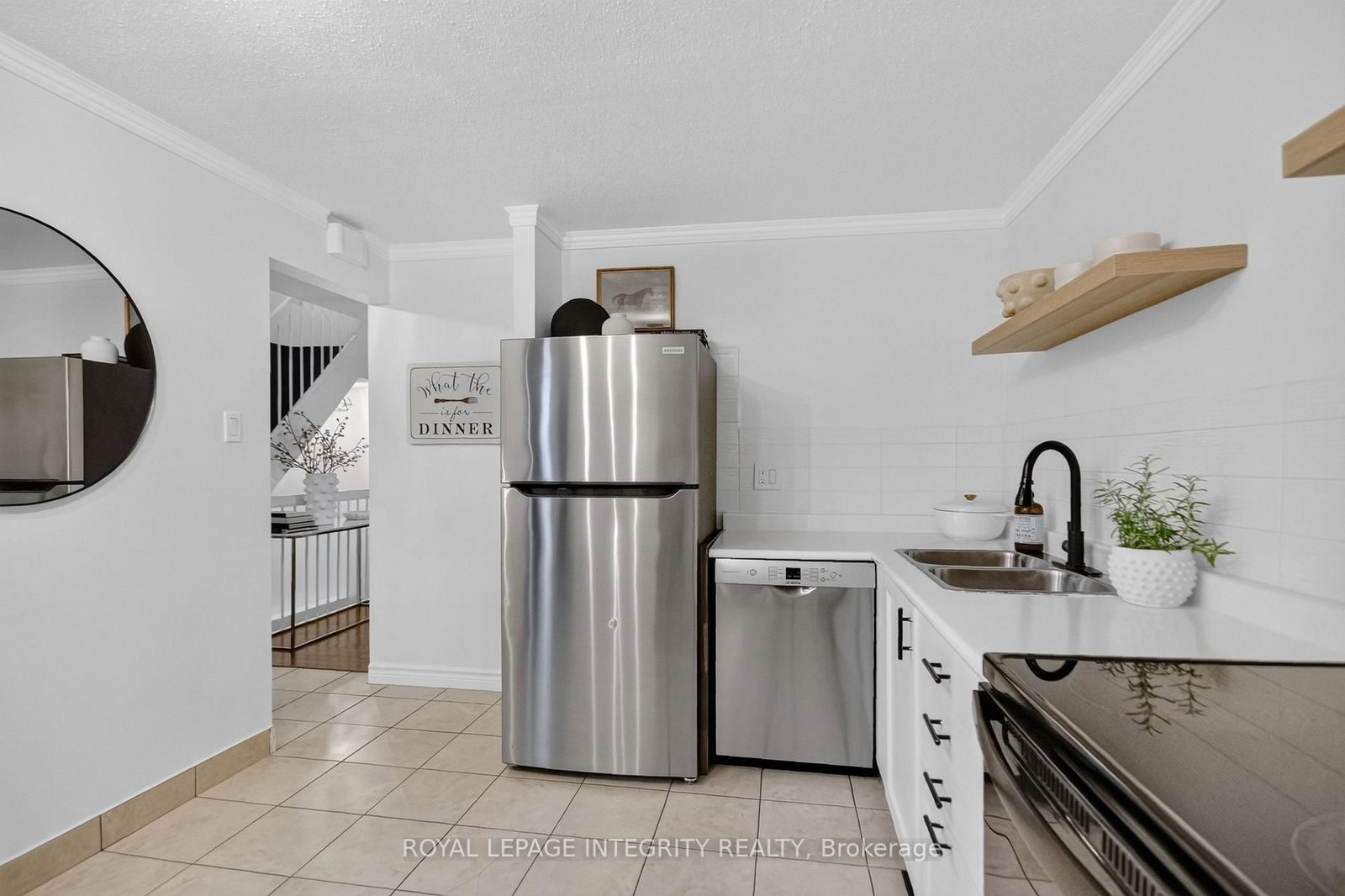 209 SHERWAY Drive • Barrhaven, ON photo 8