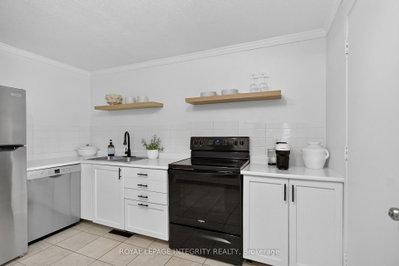 209 SHERWAY Drive • Barrhaven, ON photo 9