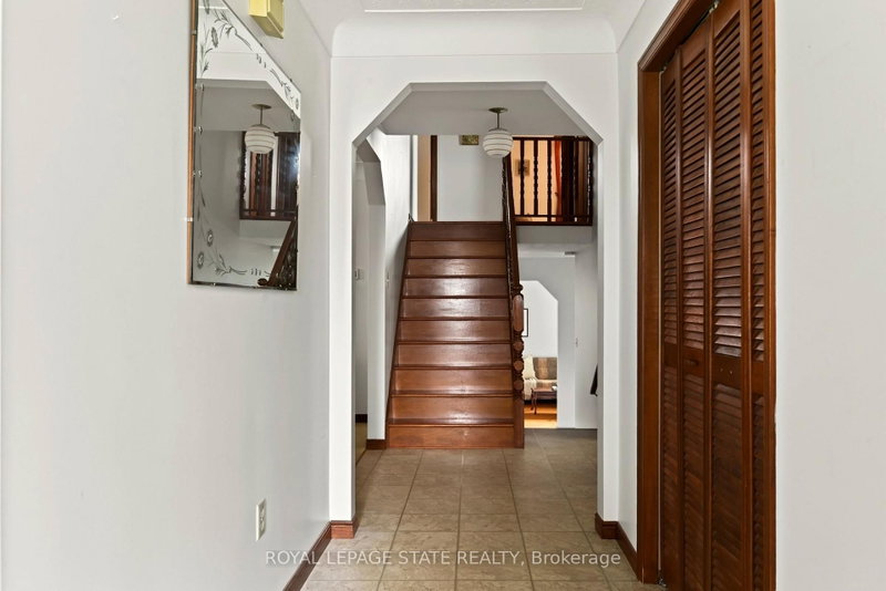 72 Henley Dr photo 5