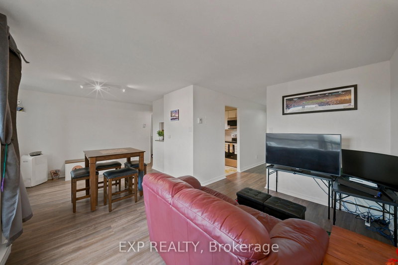 401 - 222 Guigues Avenue
