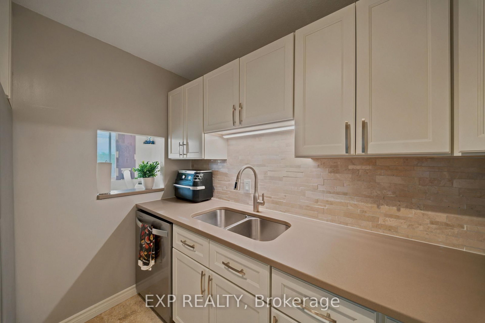 222 Guigues Avenue • #401 • Ottawa, ON photo 6
