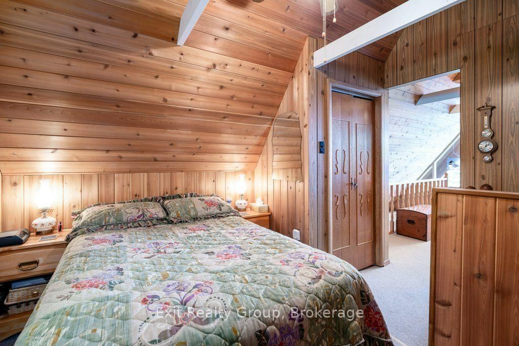 2010 Shabomeka Lake • Cloyne, ON photo 18