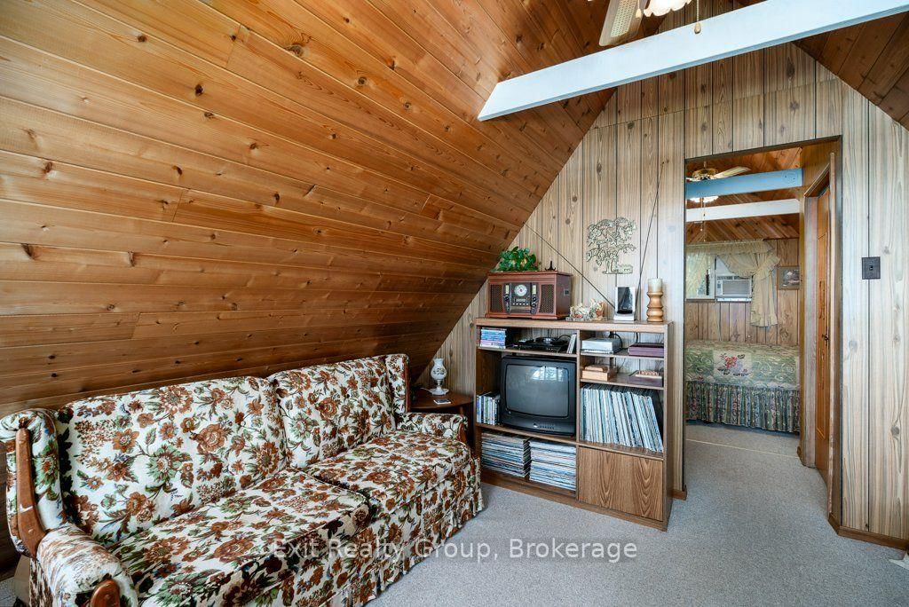 2010 Shabomeka Lake • Cloyne, ON photo 20