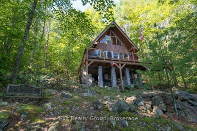 2010 Shabomeka Lake • Cloyne, ON photo 4