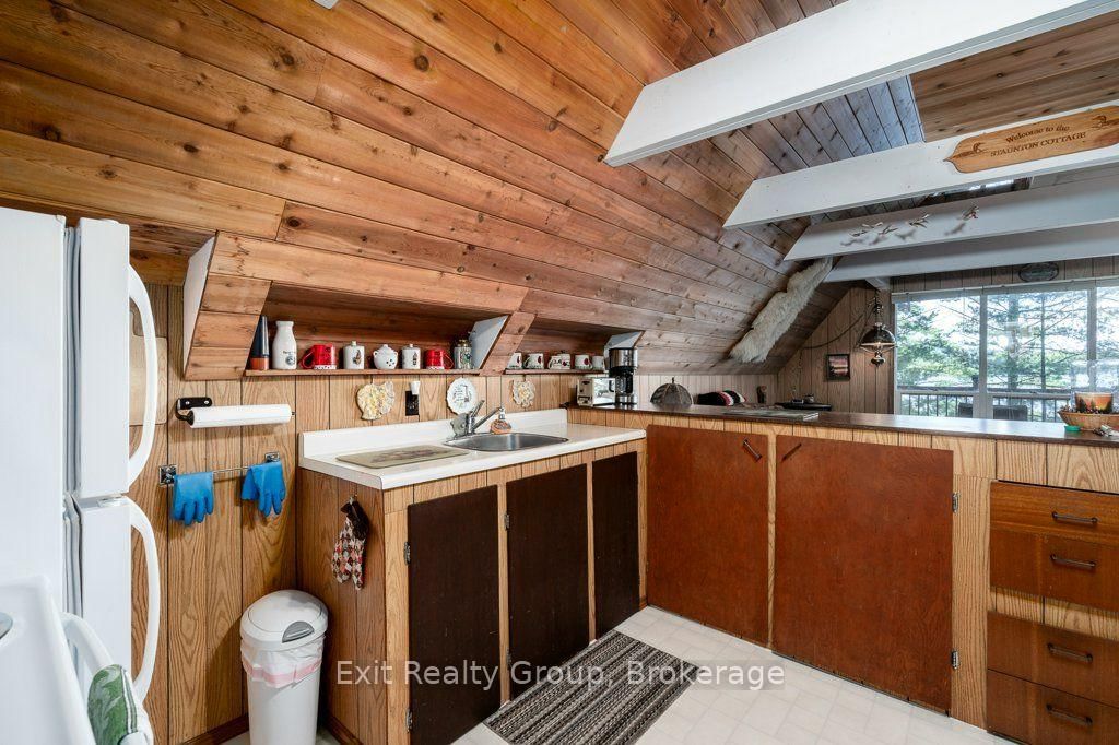2010 Shabomeka Lake • Cloyne, ON photo 8
