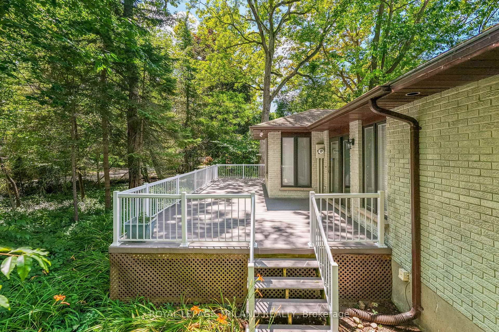 33 Forest Avenue • South Huron, ON photo 12