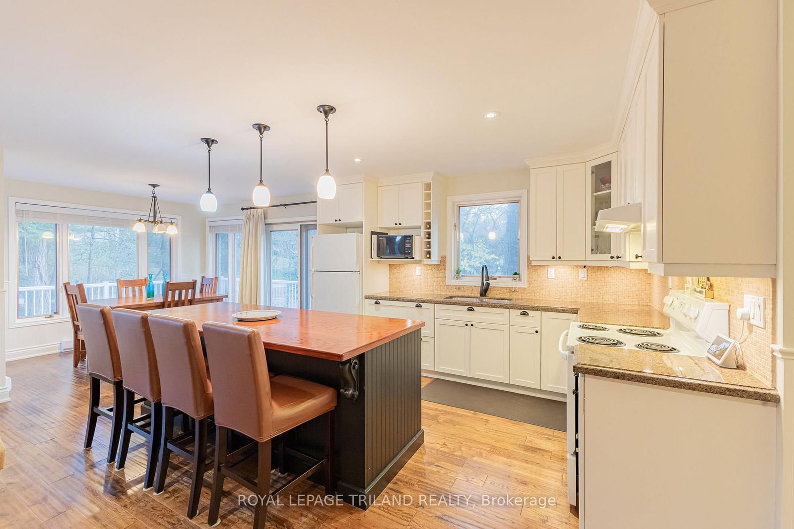 33 Forest Avenue • South Huron, ON photo 4
