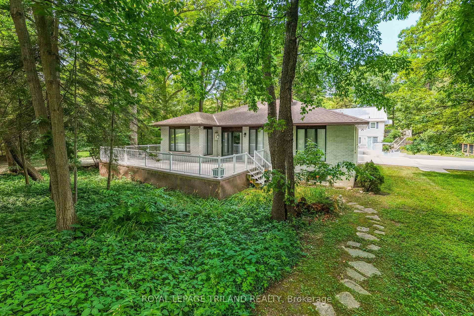 33 Forest Avenue • South Huron, ON photo 9