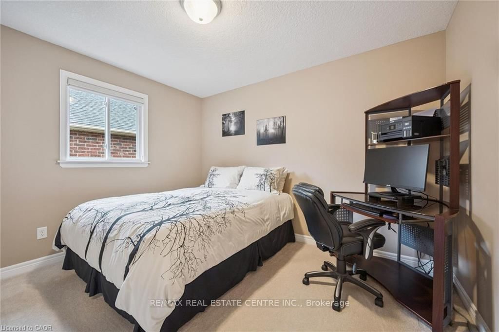555 Killbear Court • Waterloo, ON photo 11