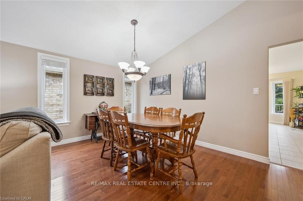 555 Killbear Court • Waterloo, ON photo 4