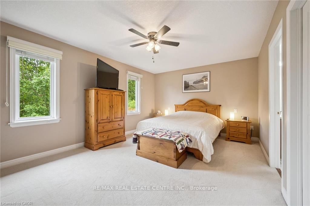 555 Killbear Court • Waterloo, ON photo 8