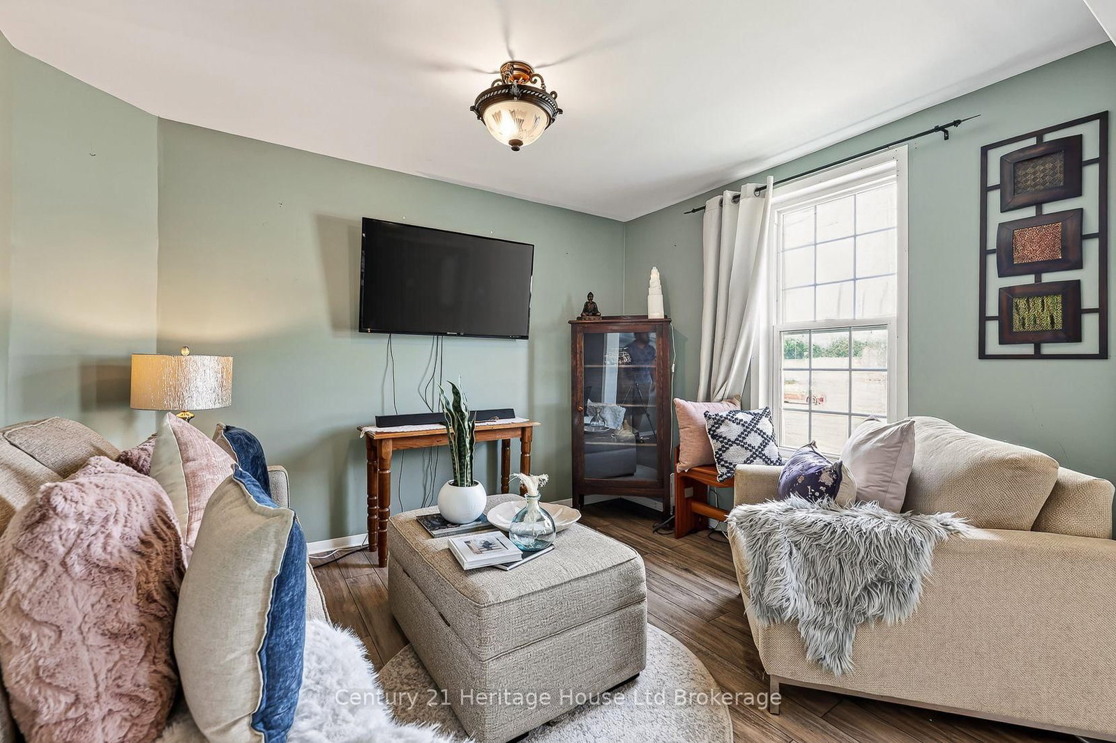 138 Main Street • Woodstock, ON photo 10