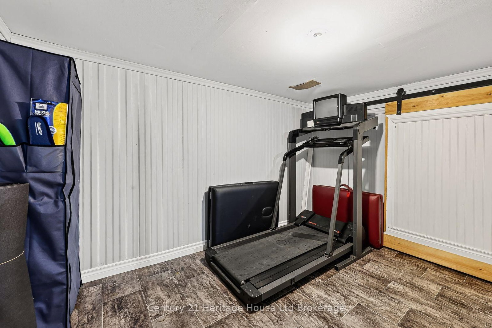 138 Main Street • Woodstock, ON photo 22