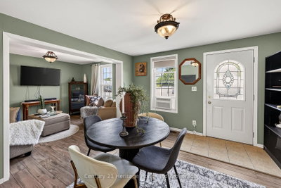 138 Main Street • Woodstock, ON photo 5