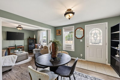 138 Main Street • Woodstock, ON photo 6