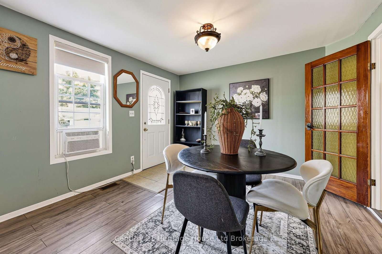 138 Main Street • Woodstock, ON photo 8