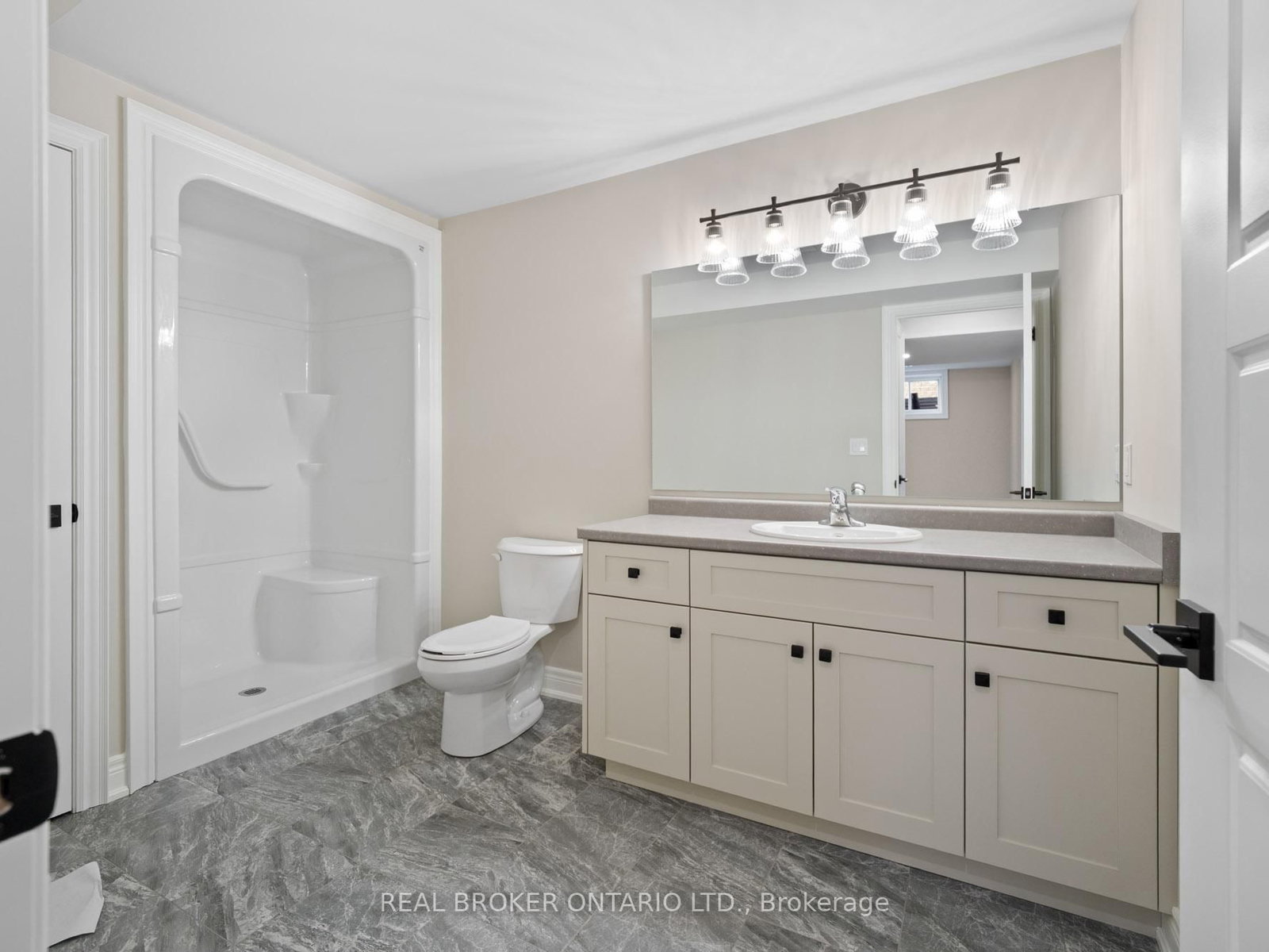 26 AUSTIN Drive • Welland, ON photo 22