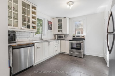 13 Allan Avenue • Hamilton, ON photo 5