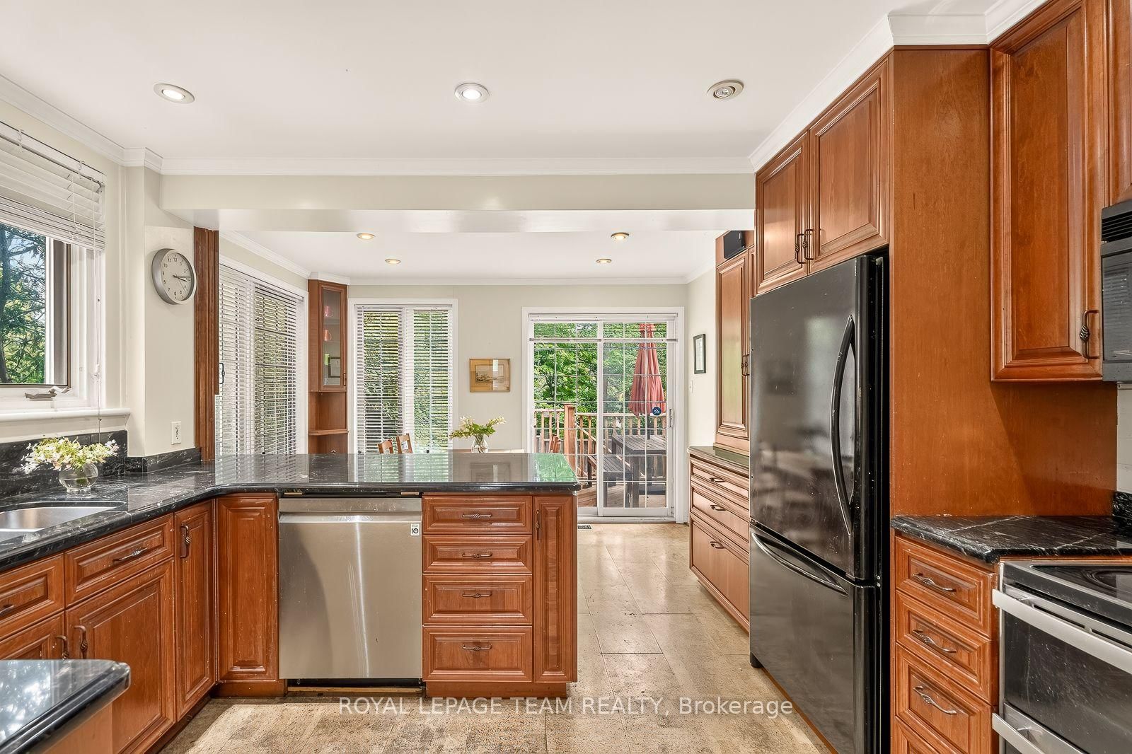 170 Acacia Avenue • Ottawa, ON photo 10
