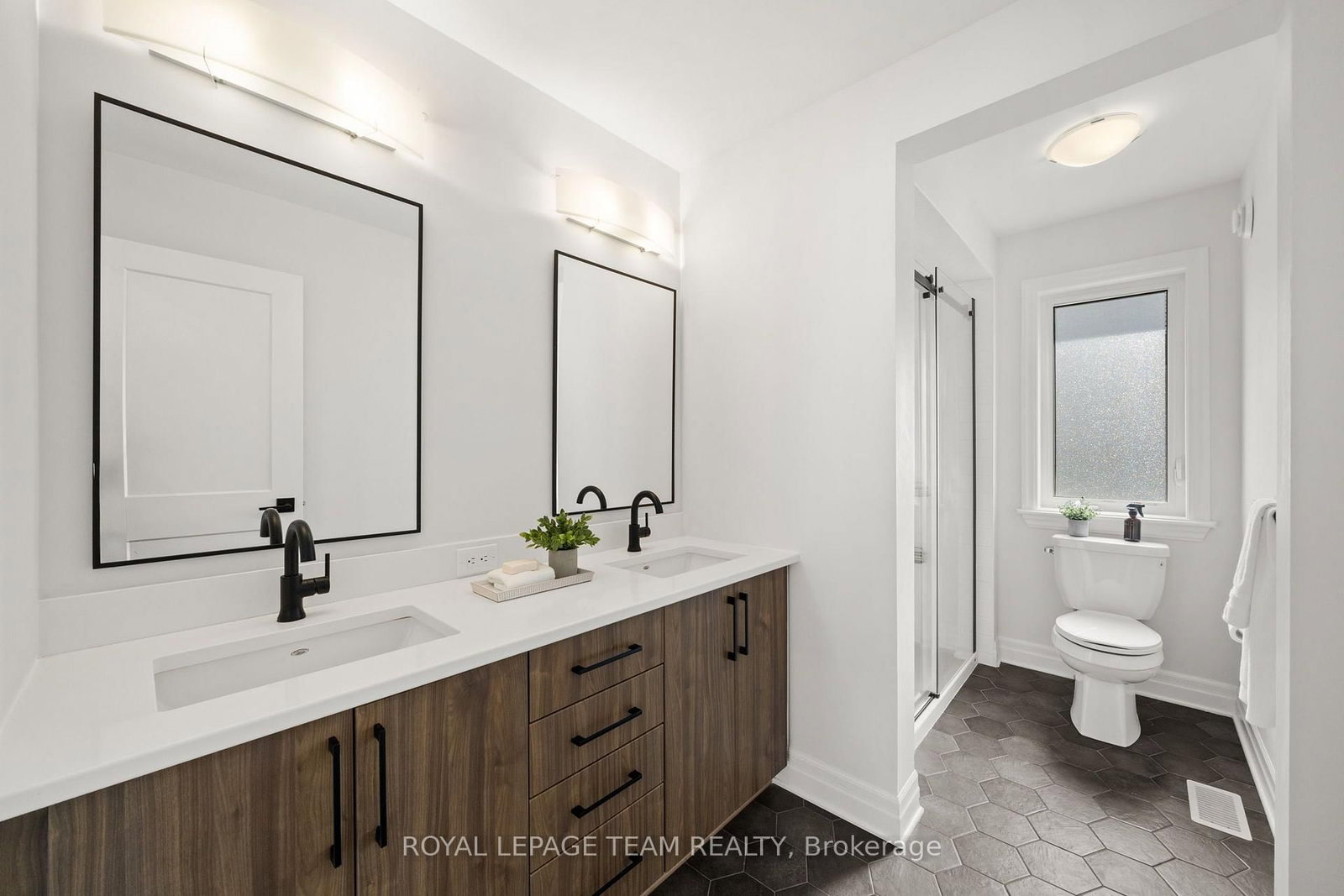915 Embankment Street • Ottawa, ON photo 34