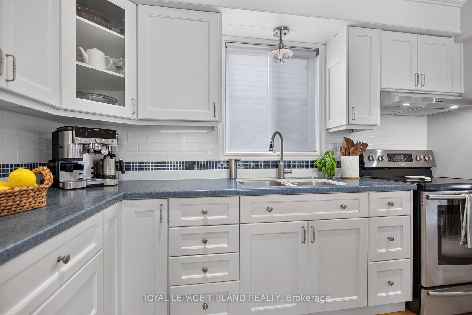 98 Rossmore Court • London South, ON photo 12