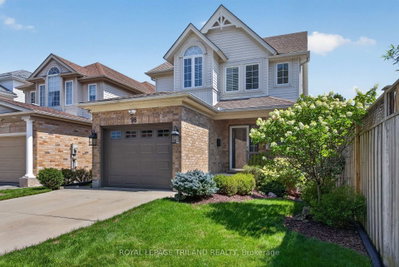 98 Rossmore Court • London South, ON photo 2