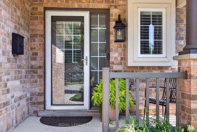 98 Rossmore Court • London South, ON photo 3