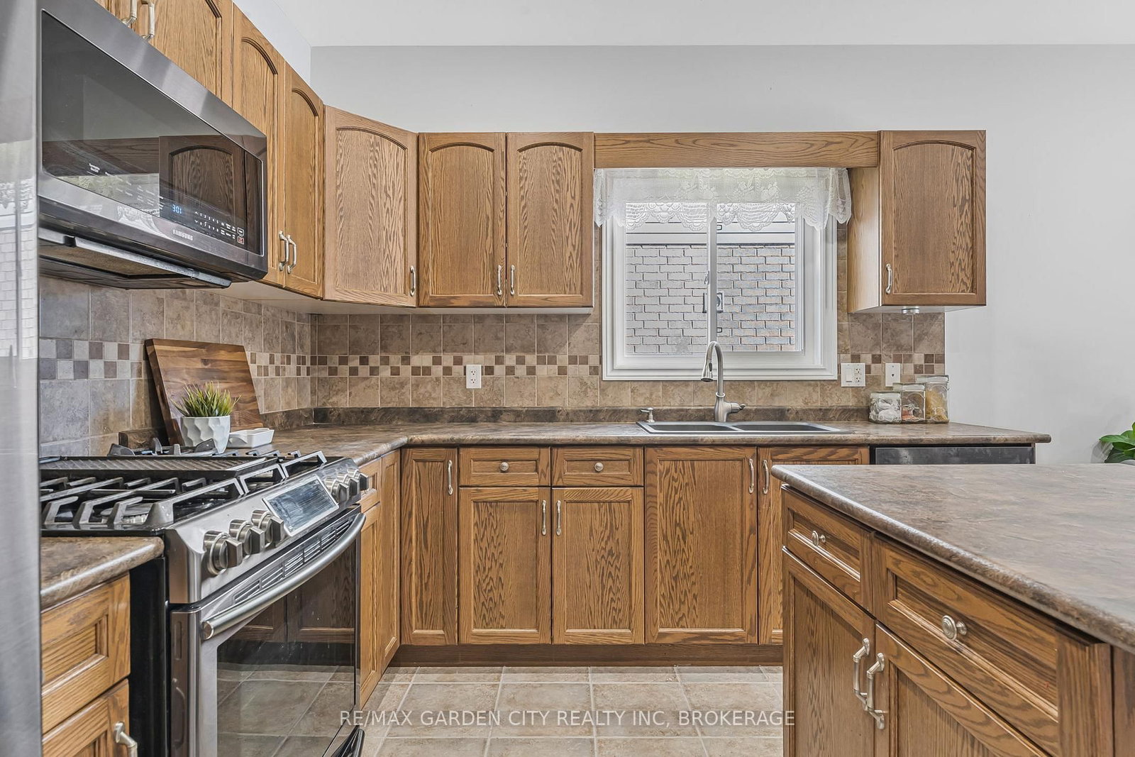 4022 Bush Crescent • Lincoln, ON photo 11