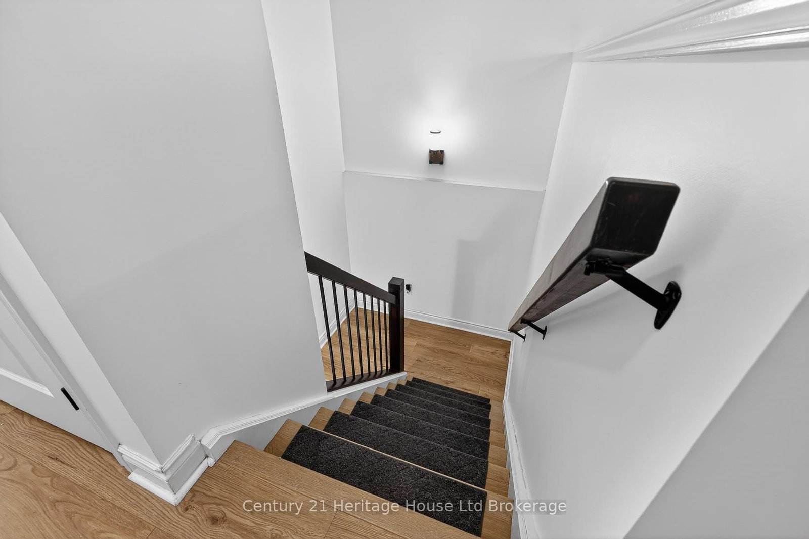111 King Street E • #9 • Ingersoll, ON photo 20