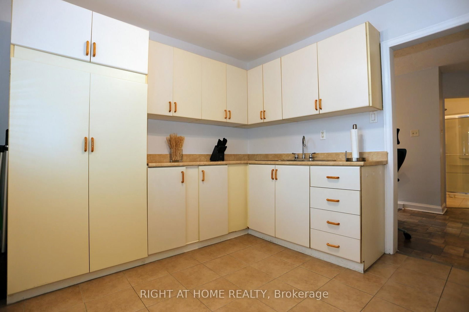 323 Levis Avenue • Ottawa, ON photo 13