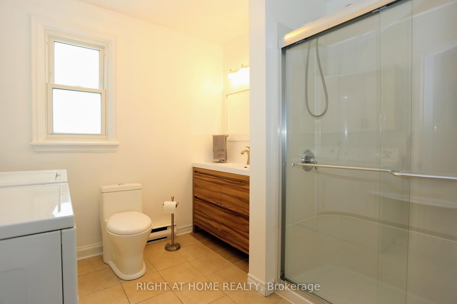 323 Levis Avenue • Ottawa, ON photo 8