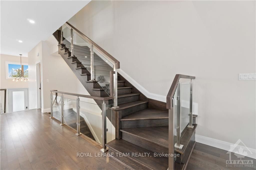 16 MELVILLE Drive • Ottawa, ON photo 15