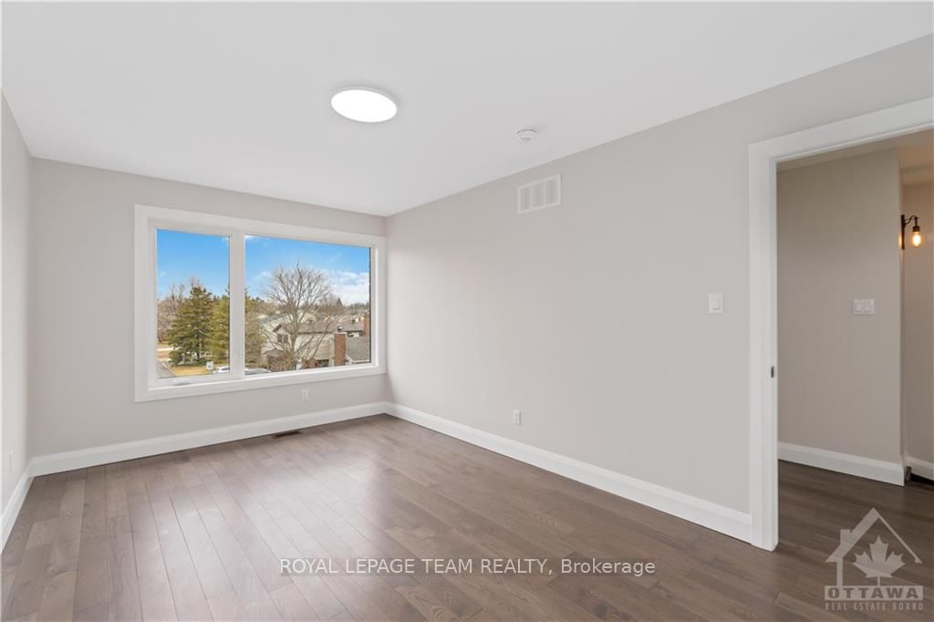 16 MELVILLE Drive • Ottawa, ON photo 21