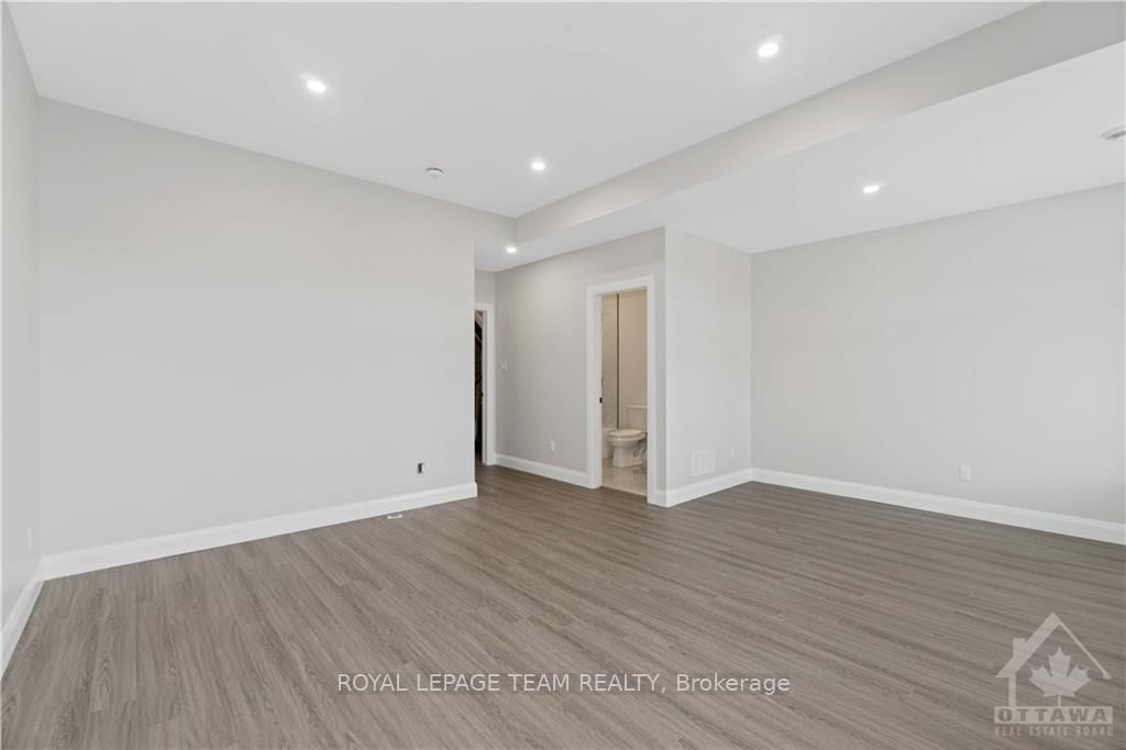 16 MELVILLE Drive • Ottawa, ON photo 26