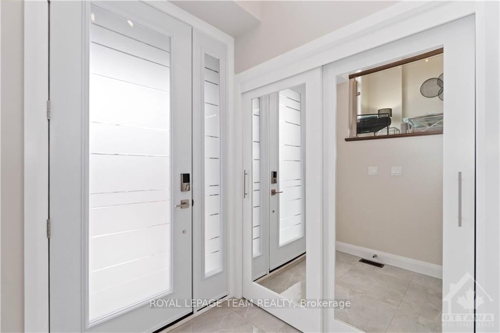 16 MELVILLE Drive • Ottawa, ON photo 4